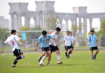 他们也为中国足球的青训体系和潜力球员的培养做出了重要的贡献